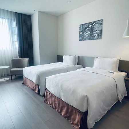 Golden Tulip Glory Fine Hotel Tainan Exterior photo